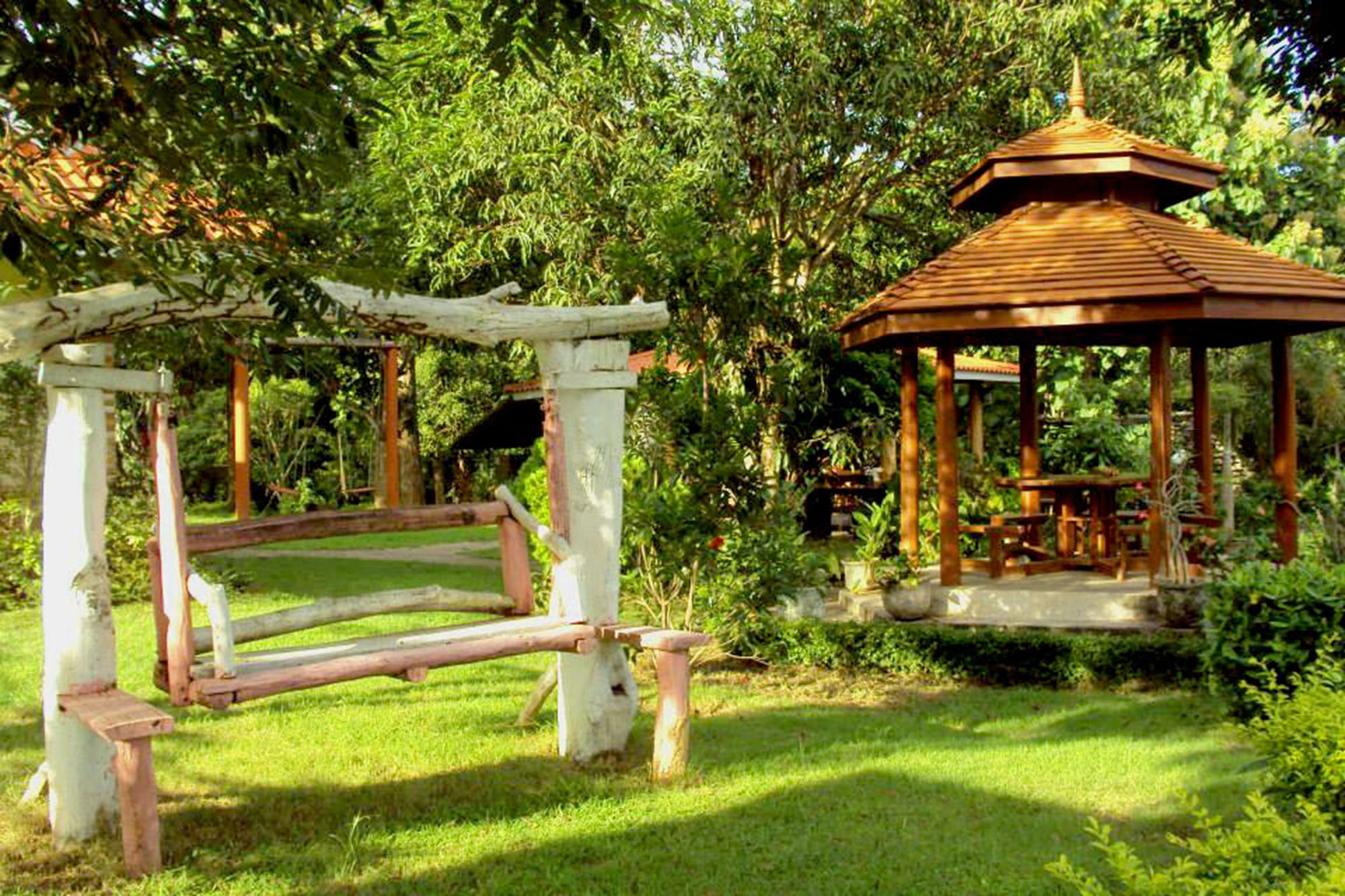 Baanphuthadol Hotel Mae Hong Son Ngoại thất bức ảnh