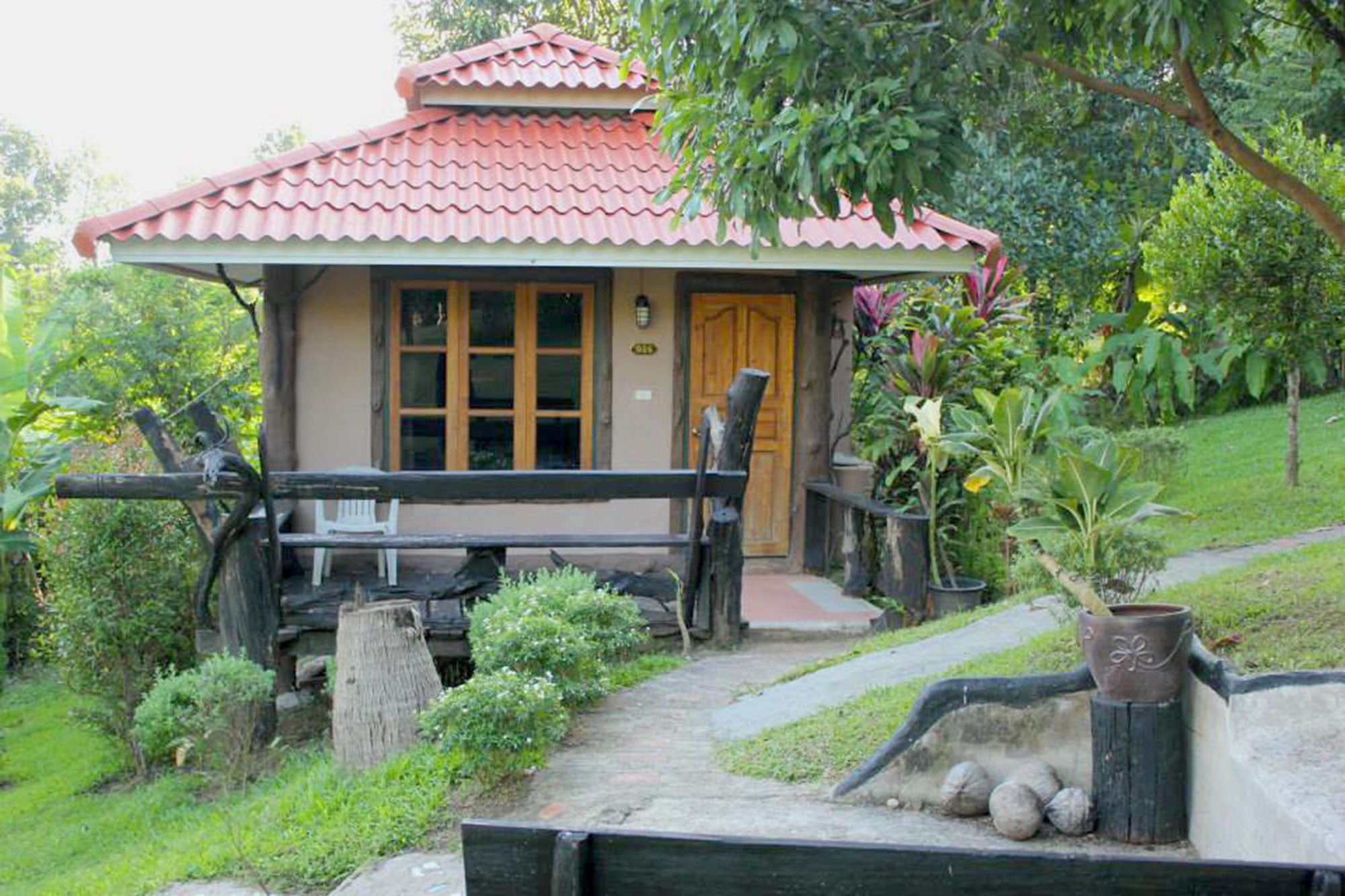 Baanphuthadol Hotel Mae Hong Son Ngoại thất bức ảnh